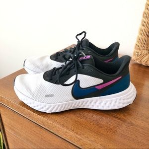 Nike Women's Revolution 5 Tennis Shoes White 9.5